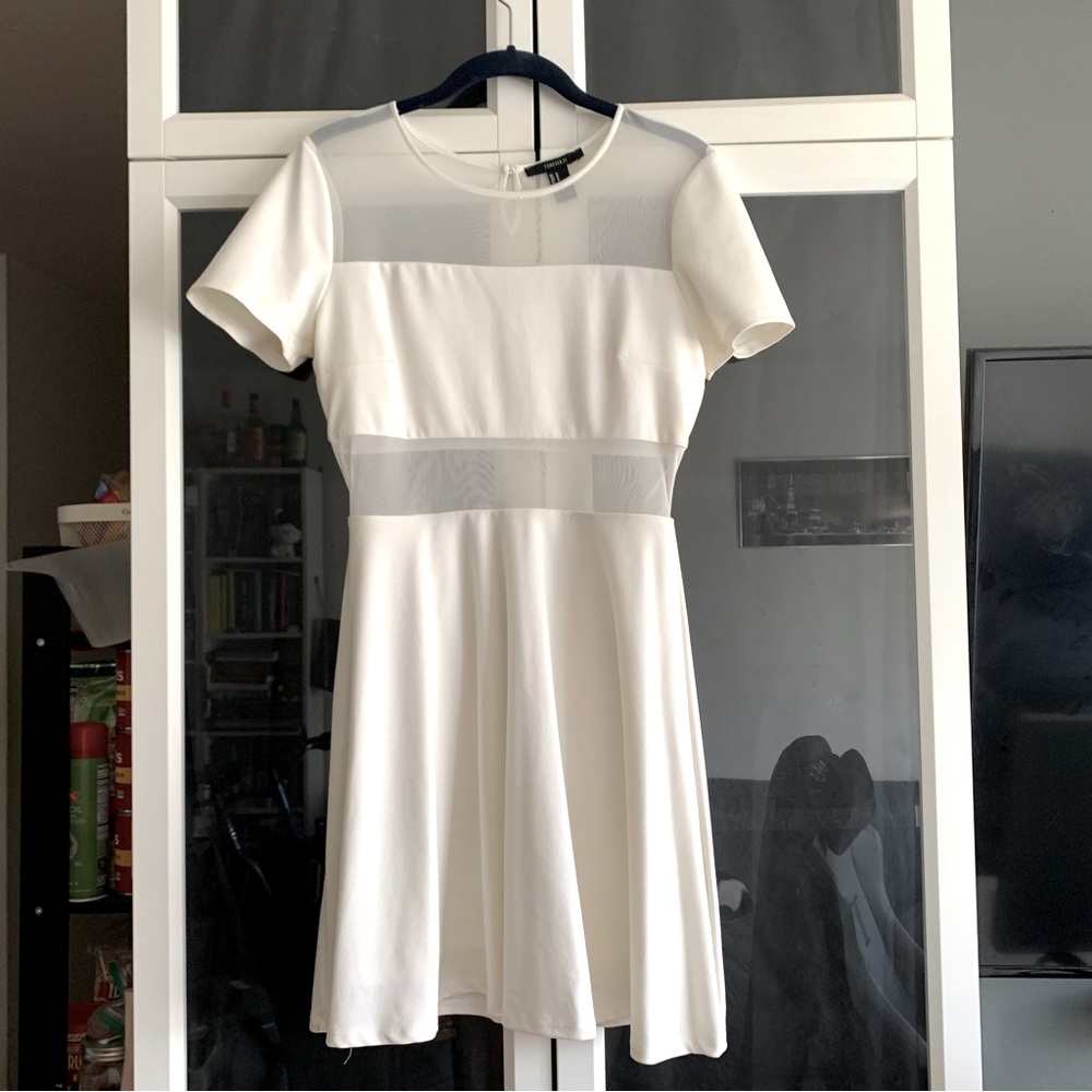 Forever 21 Midi White Short Sleeve Dress Medium